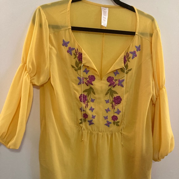 Yellow floral blouse with puffy sleeves. - Picture 1 of 5